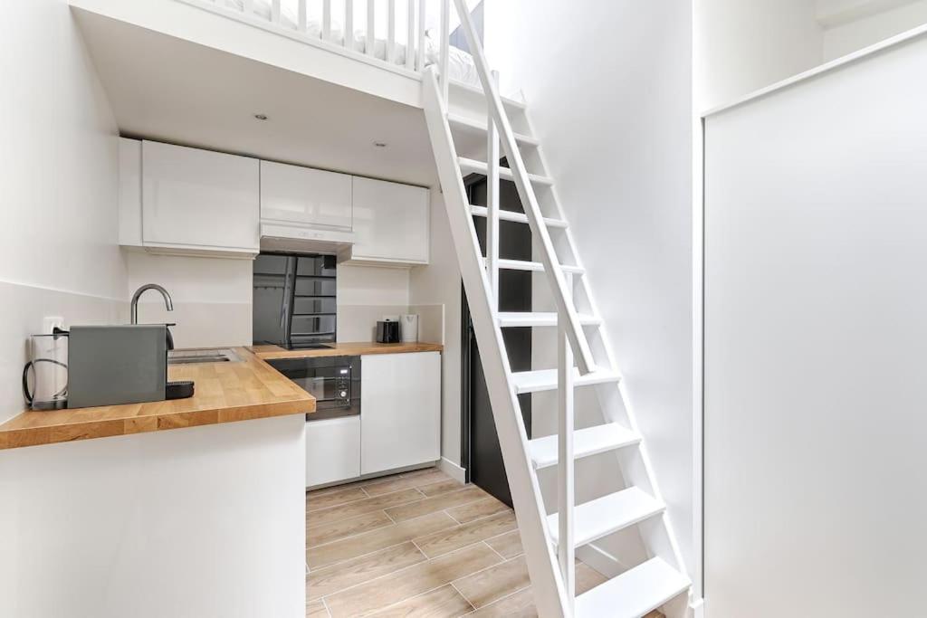 Appartement Charming Batignolles 6p Parijs
